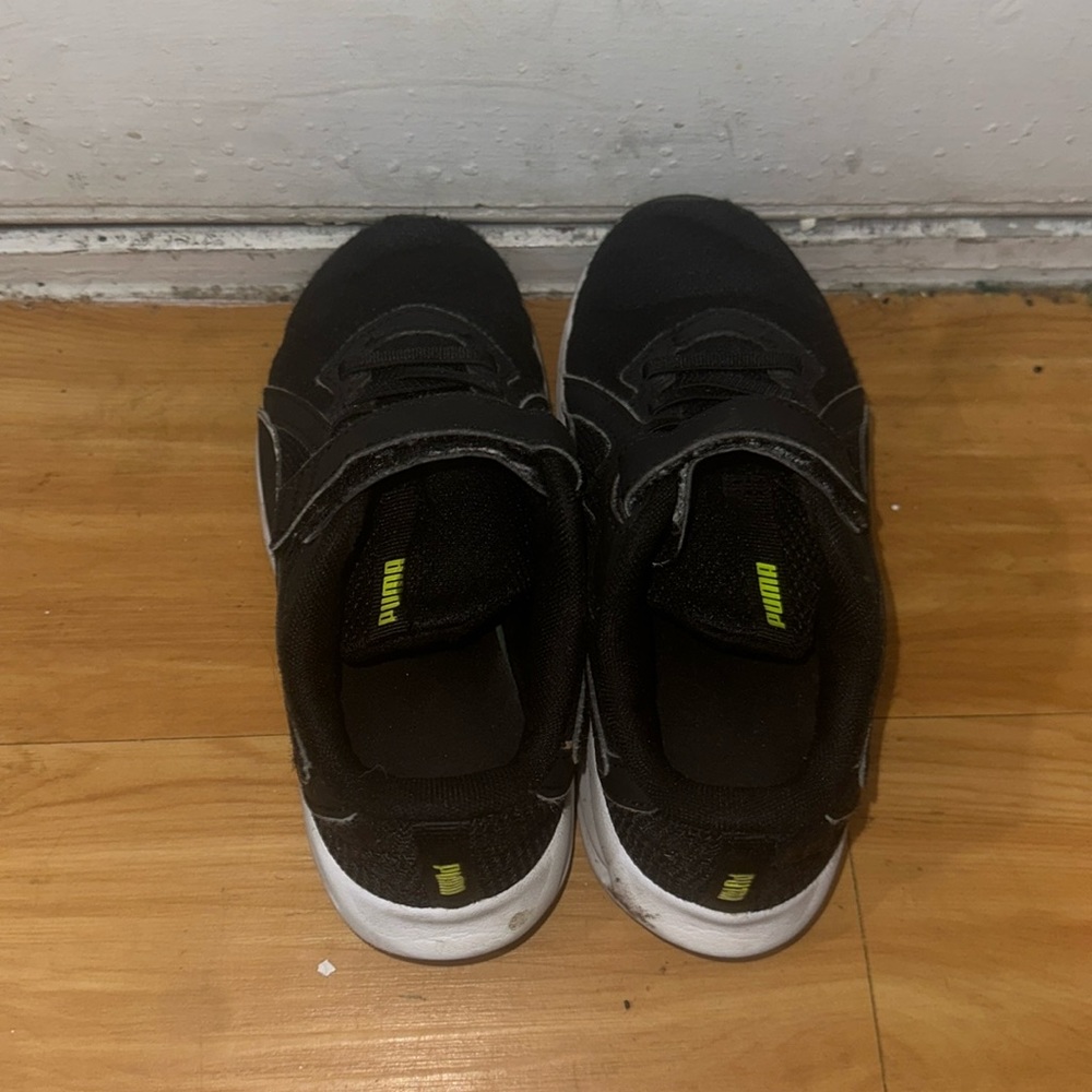 Puma used kids sz 1